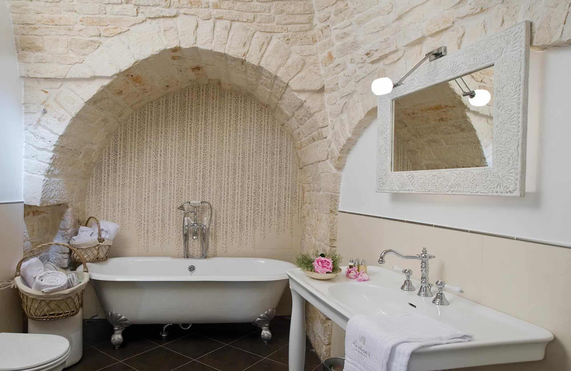 Voyage dans les Pouilles - Salle de bain Le Alcove - Amplitudes 