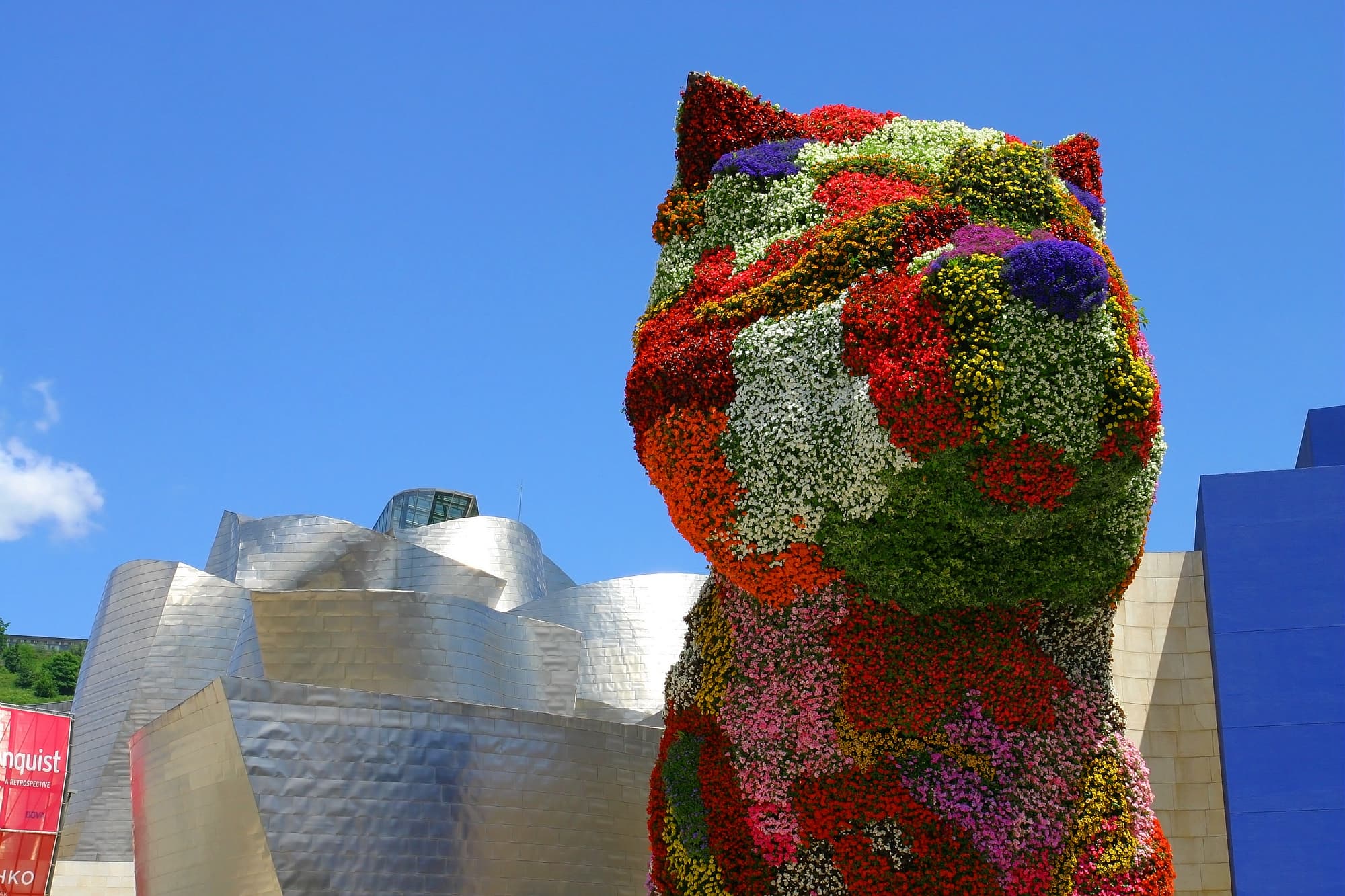 Puppy, chiot fleuri trônant devant le musée Guggenheim