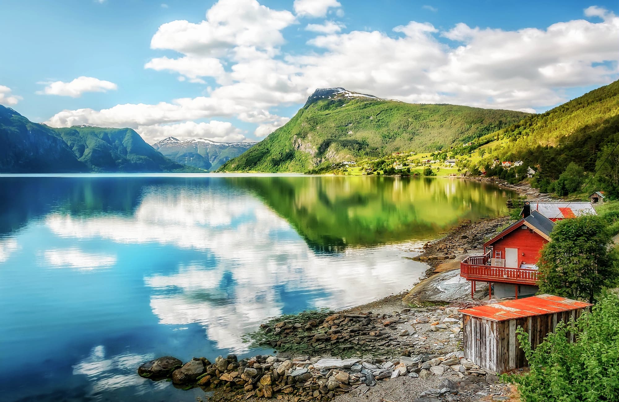 De beaux espaces, perdus dans les fjords de Norvège