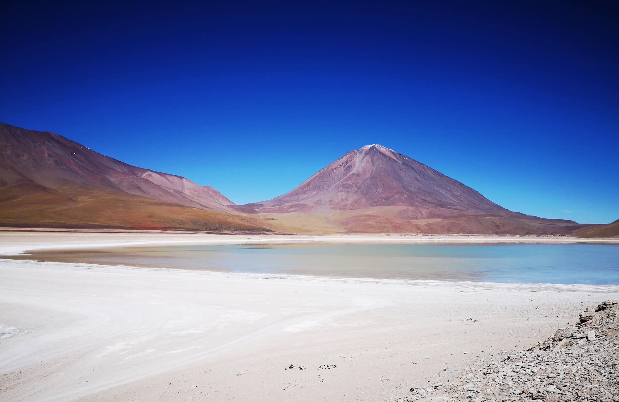  Tunupa, Licancabur ou Ollague : les volcans sont nombreux dans le Sud Lipez, trônant au dessus des lagunes colorées. 