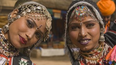 Voyage en Inde - Deux danseuses traditionnelles à Jaipur - Amplitudes