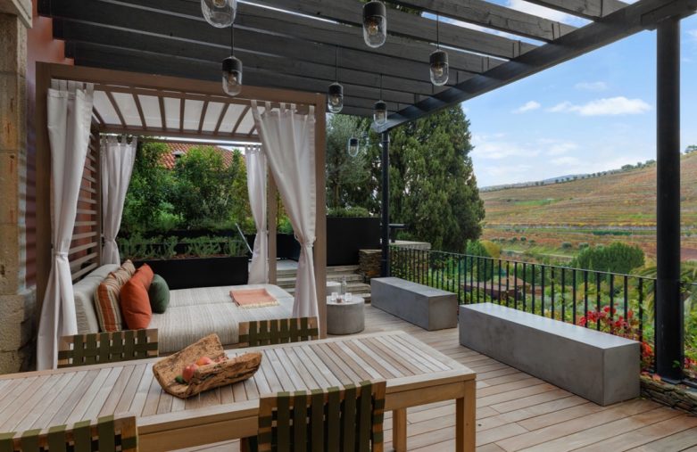 Voyage en amoureux au Portugal - Terrasse d'une suite du Six Senses Douro Valley - Amplitudes