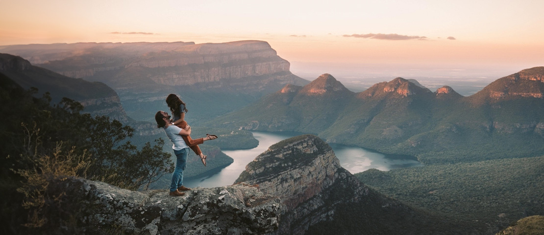 Voyage de noces Afrique du sud - Un couple dans les montagnes sud-africaines - Amplitudes