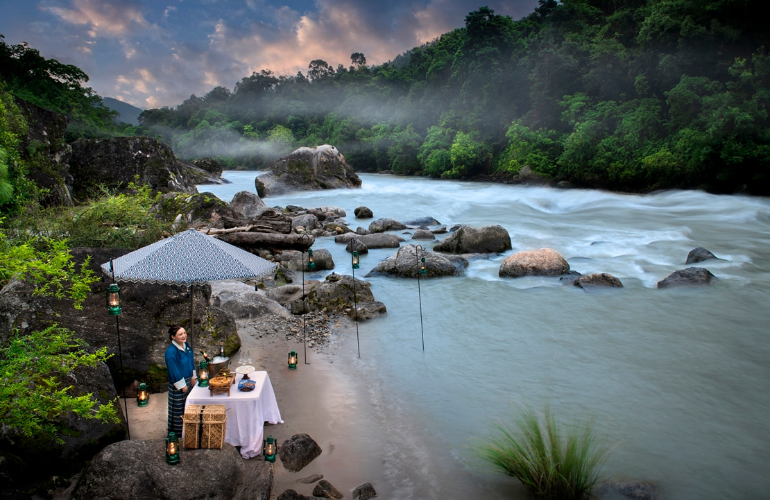 Séjour au Bhoutan - Un sundowner au bord de la rivière Mo Chhu - Amplitudes