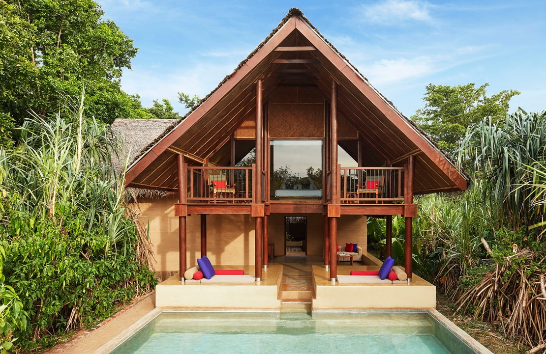 Séjour nature au Sri Lanka - Façade et piscine d'un lodge du Jetwing Vil Uyana - Amplitudes