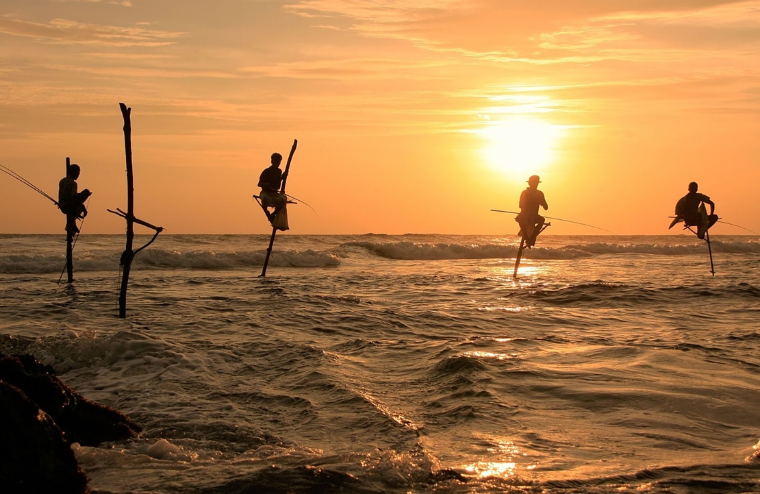 Séjour au Sri Lanka - Les pêcheurs sur échasses dans l'océan Indien - Amplitudes