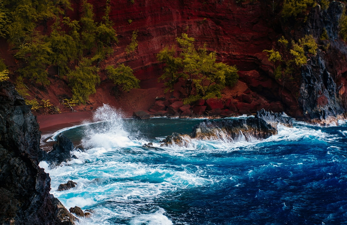 Voyage de noces à Maui - Crique secrète au sable rouge - Amplitudes