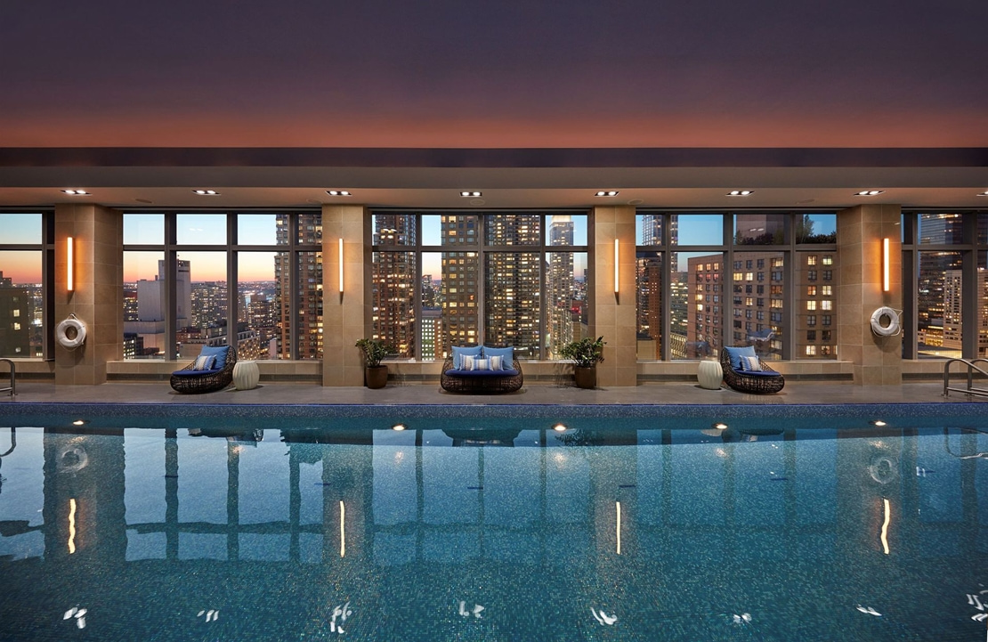 Voyage sur mesure à New York - La piscine intérieure du Mandarin Oriental New York - Amplitudes