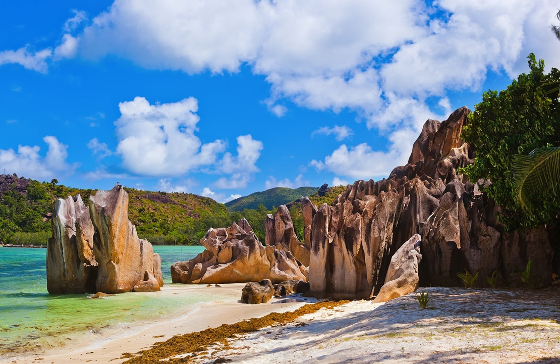 Voyage hors des sentiers battus des Seychelles - Plage et rochers de la belle île Curieuse - Amplitudes