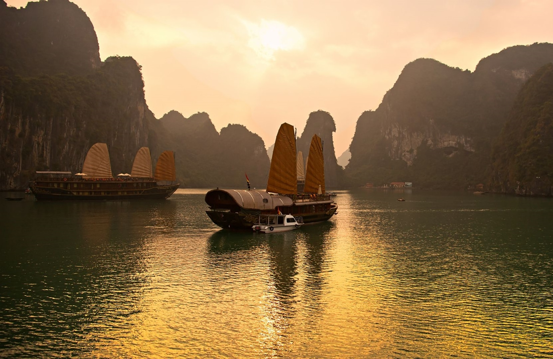 Croisière au Vietnam - La lumière dorée de la baie d'Halong - Amplitudes