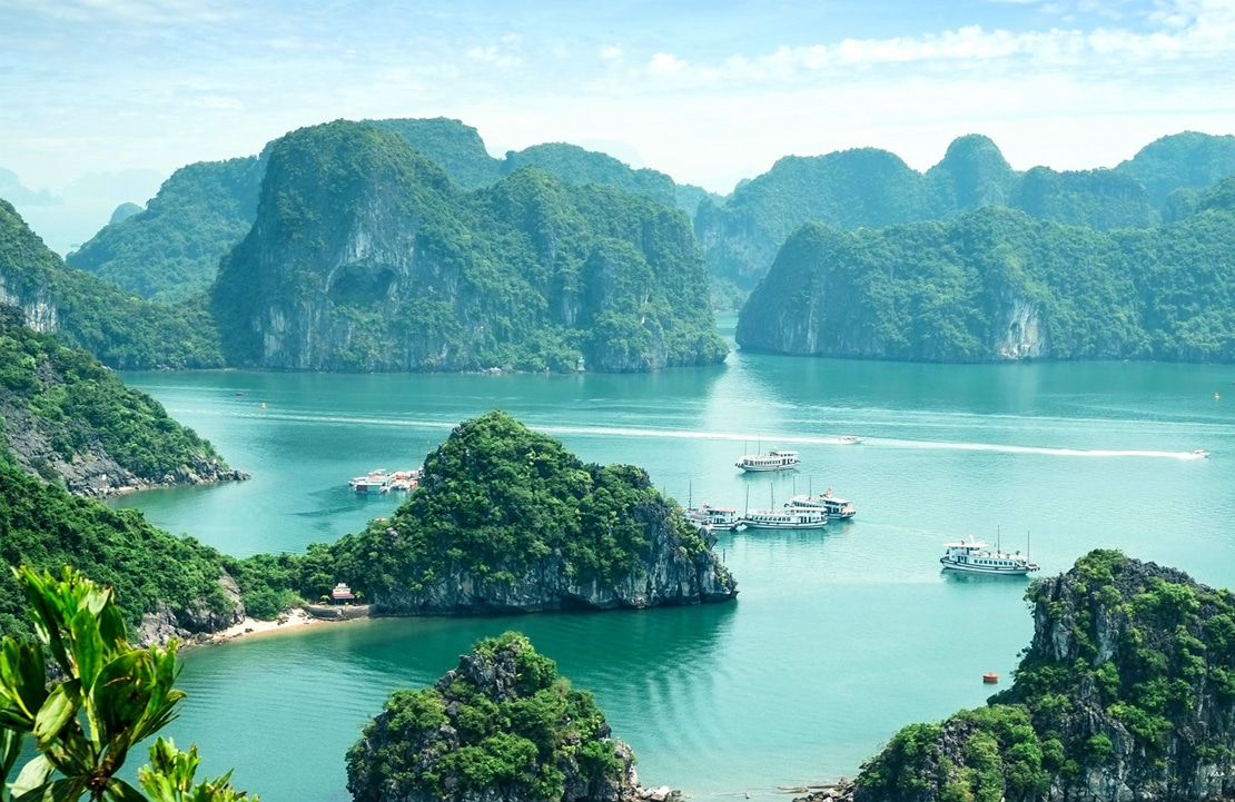 Voyage écofriendly au Vietnam - Une vue panoramique de la baie d'Ha Long - Amplitudes