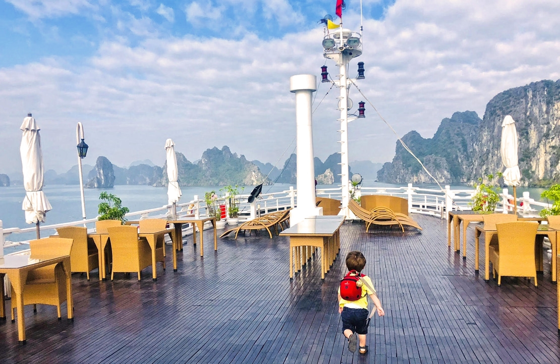 Voyage en famille au nord du Vietnam - Le pont d'une jonque - Amplitudes