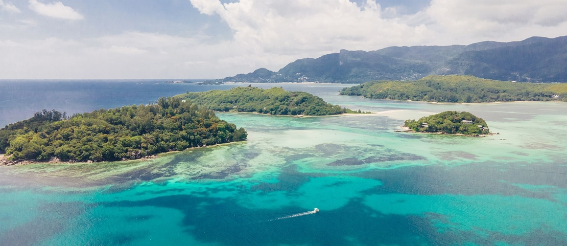 Voyage sur mesure aux Seychelles - Les îles Petite et Grande Sœur vues du ciel - Amplitudes