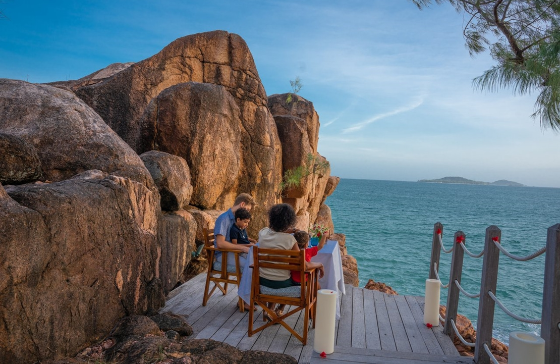 Voyage en famille à Praslin - Un déjeuner avec vue - Amplitudes