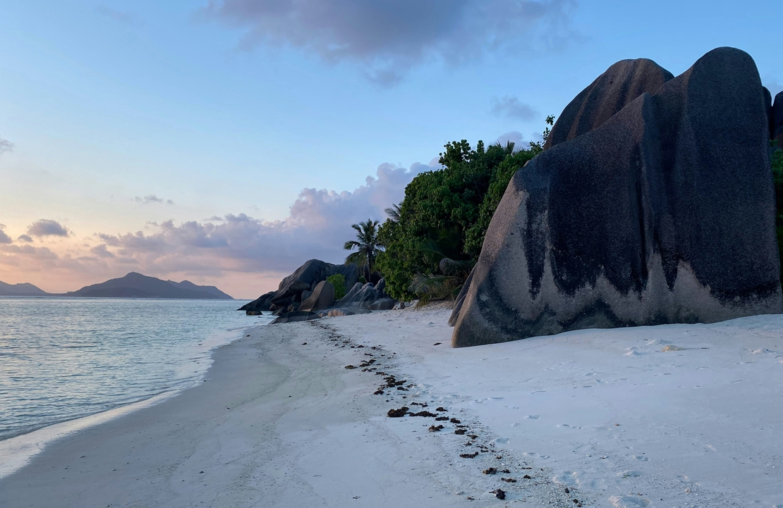 Voyage en famille sur La Digue - Un matin sur l'Anse Source d'Argent - Amplitudes