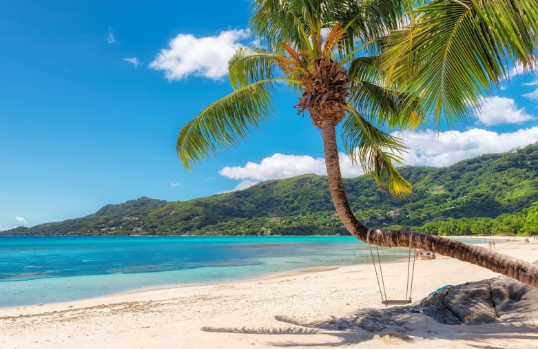 Croisière aux Seychelles - Escale sur la plage de Beau Vallon - Amplitudes