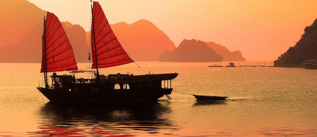 Croisière en jonque sur la baie d'Ha Long - Le crépuscule sur les eaux vietnamiennes - Amplitudes