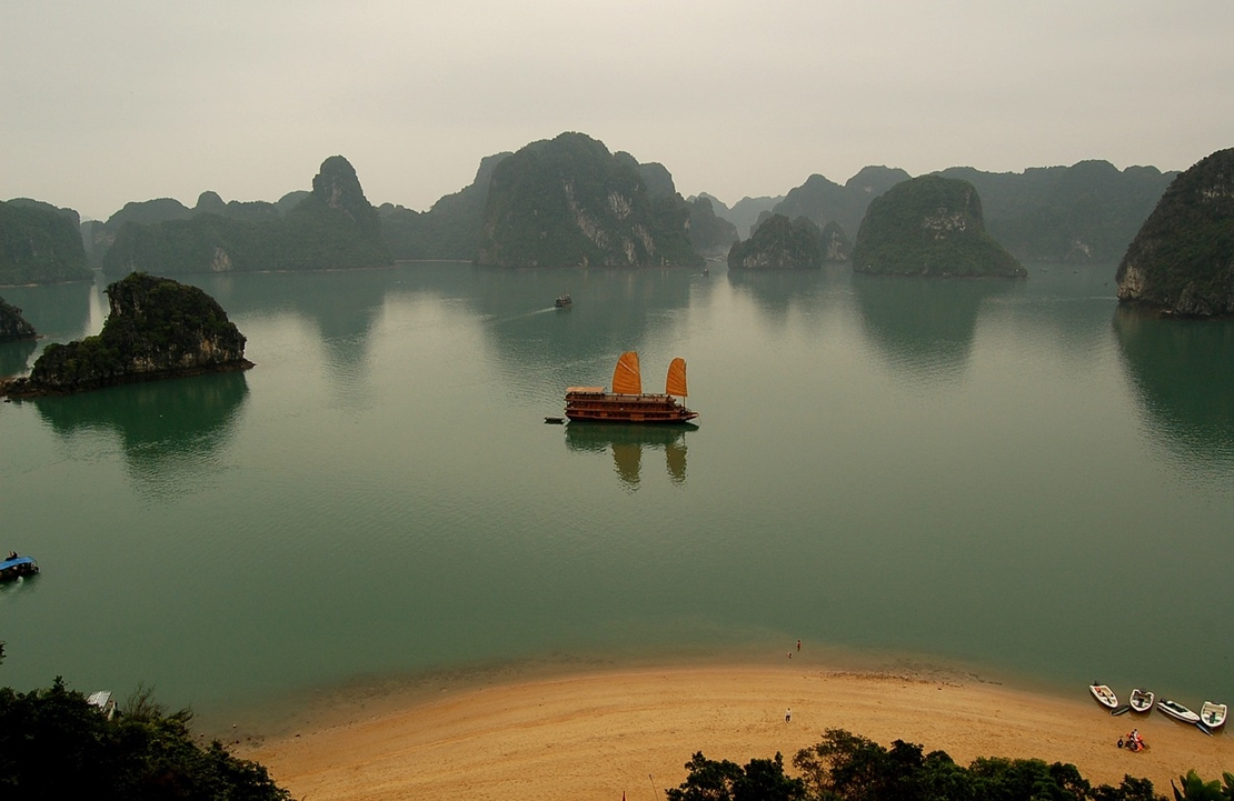 Voyage de luxe au nord du Vietnam - Quand visiter la baie d'Ha Long à bord d'une jonque - Amplitudes