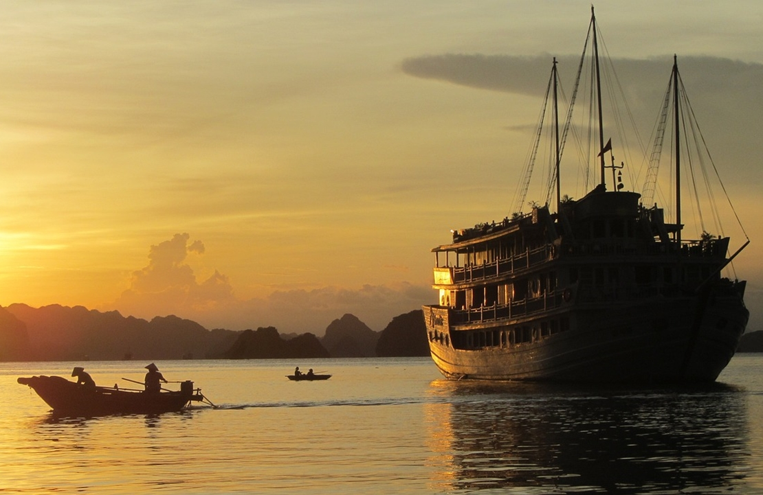 Voyage de noces au Vietnam - Un coucher de soleil romantique sur la baie - Amplitudes