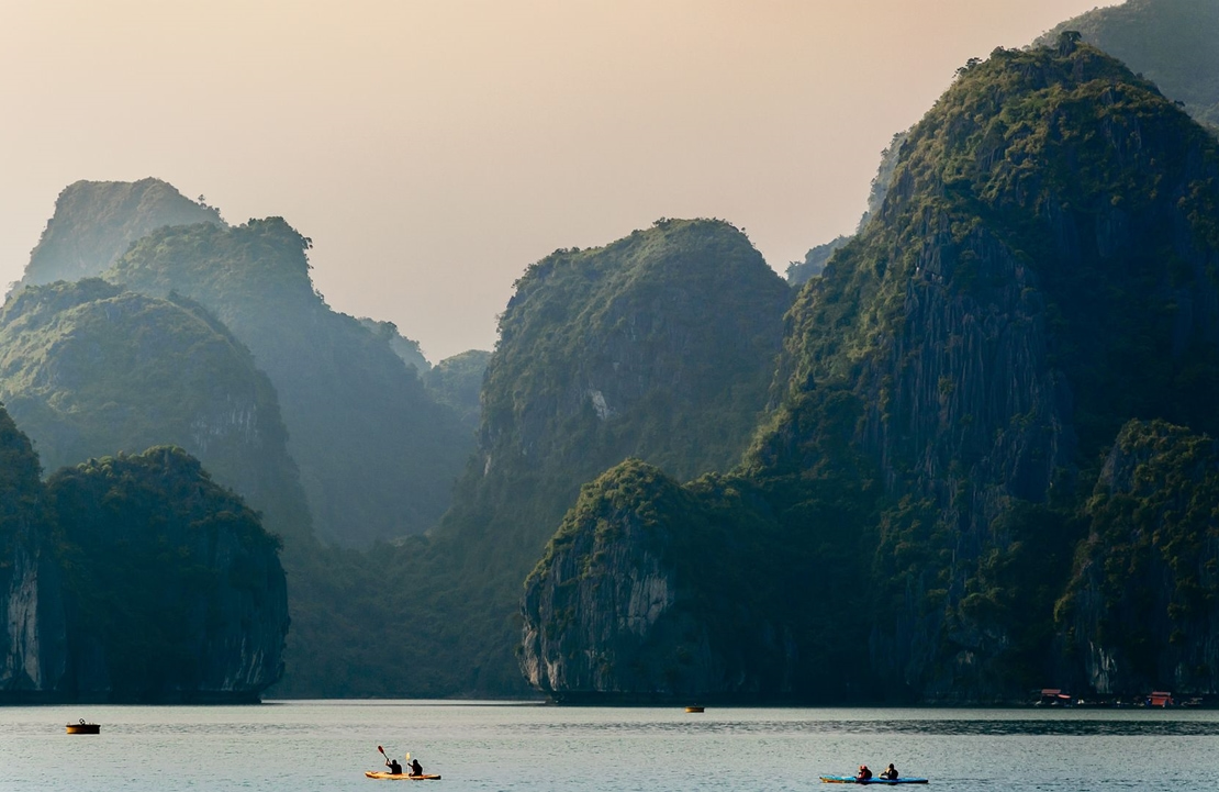 Voyage nature au Vietnam - Sortie kayak au lever du soleil - Amplitudes