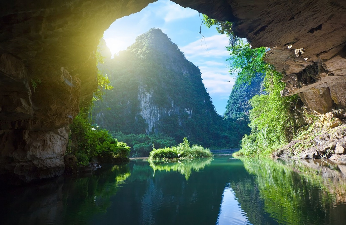 Voyage hors des sentiers battus au Vietnam - L'une des grottes de la baie d'Ha Long - Amplitudes