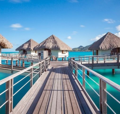 Voyage sur mesure dans les îles de Polynésie française - Les bungalows sur pilotis de Bora Bora - Amplitudes