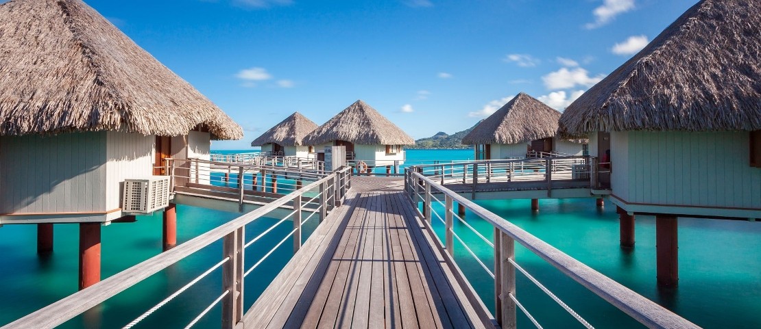 Voyage sur mesure dans les îles de Polynésie française - Les bungalows sur pilotis de Bora Bora - Amplitudes