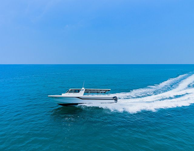 High Season Pool villa - Speed boat