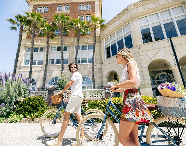 Casa del Mar hotel - couple avec vélo