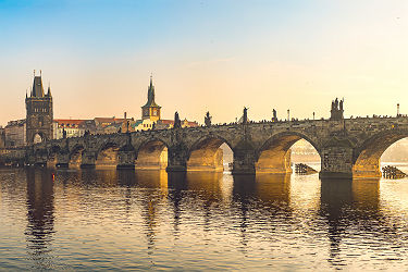 République Tchèque - Vue sur la rivière Vltava et le pont Charle à Prague