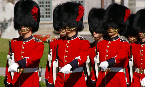 decouvrir_le_canada_en_voiture_militaire_canadien