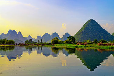 Coucher de soleil sur la rivière Li,Yangshuo près de Guilin, Chine