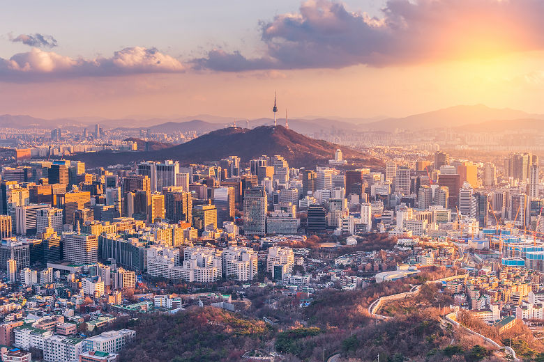 Vue panoramique sur la ville de Séoul au coucher du soleil - Corée du Sud