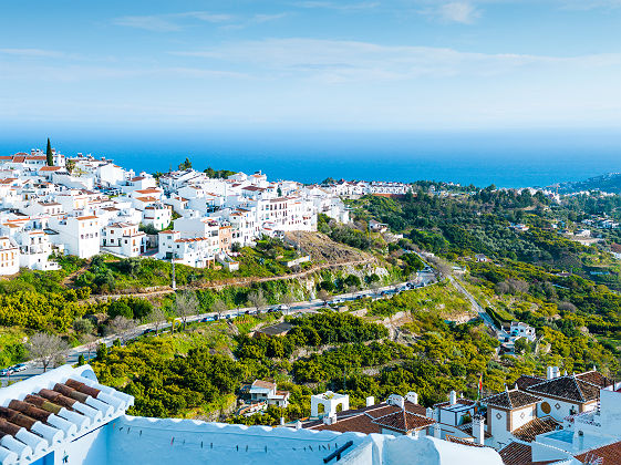 Vue sur le village blanc de Frigiliana - Andalousie, Espagne