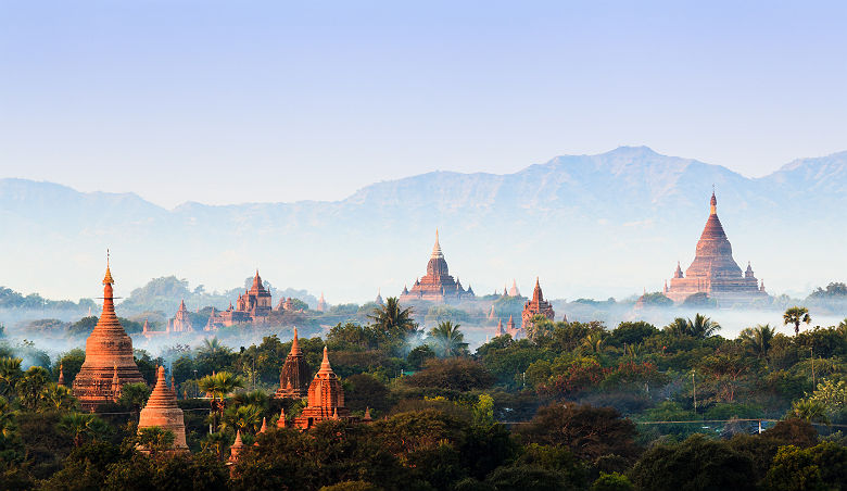 Vue sur la plaine aux 2000 pagodes de Bagan - Birmanie