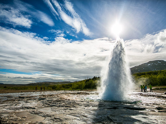 Islande - Eruption du geyser Strokkur dans la zone géothermale Haukadalur