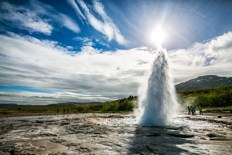 Islande - Eruption du geyser Strokkur dans la zone géothermale Haukadalur