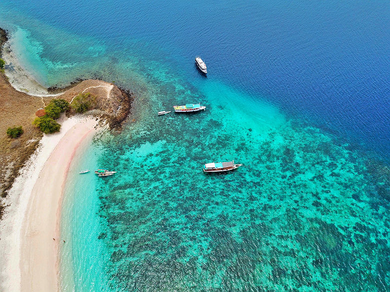 Plage dans les îles Komodo