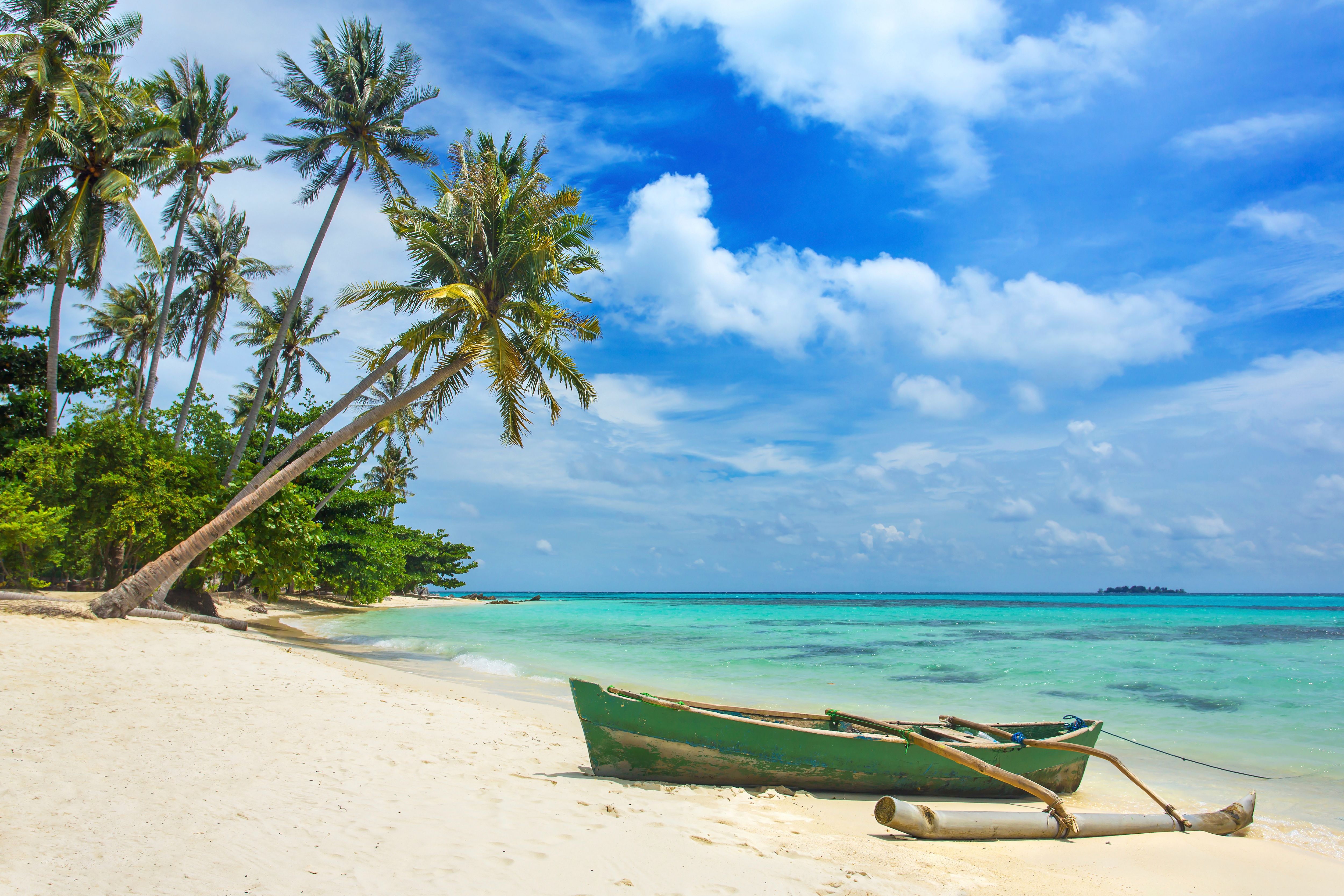 plage_tropicale_sur_lile_de_kaimunjawa