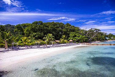 Domaine de l'Orangeraie - Espace privatisé sur la plage avec des chaises longues