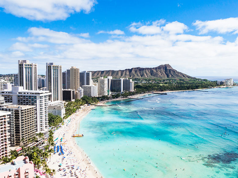 Hawaï - Vue sur la plage Waikiki et la ville Oahu