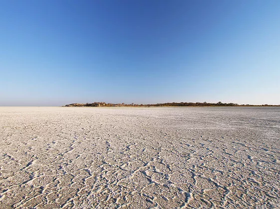 Salt lake a Kubu island en hiver