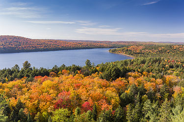 Canada - Vue sur un lac dans le parc d'Algonquin