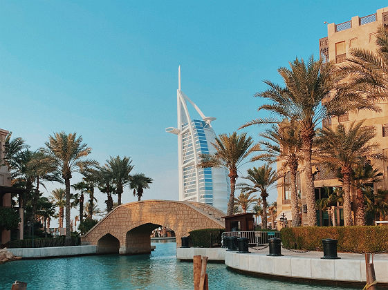 Vue du Burj Al Arab depuis la Medinat Jumeirah