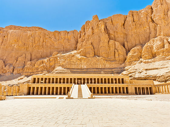 Egypte - Vue sur le temple de la reine Hatshepsut dans la vallée des rois