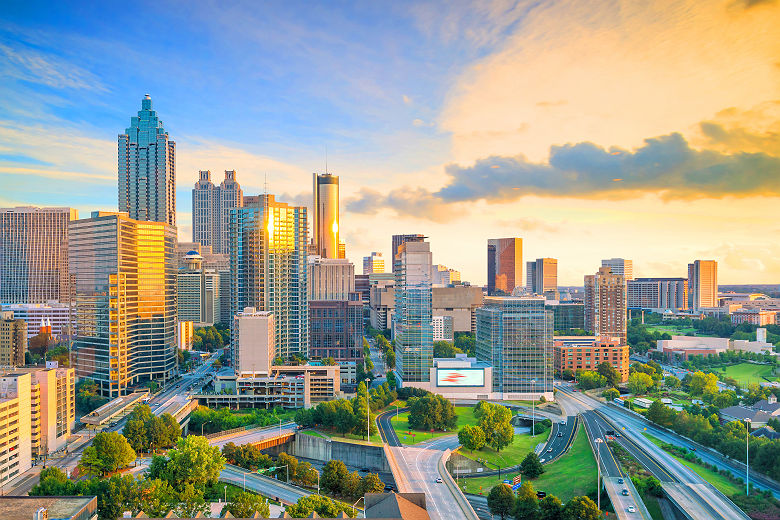 Skyline de la ville d'Atlanta au coucher du soleil en Géorgie