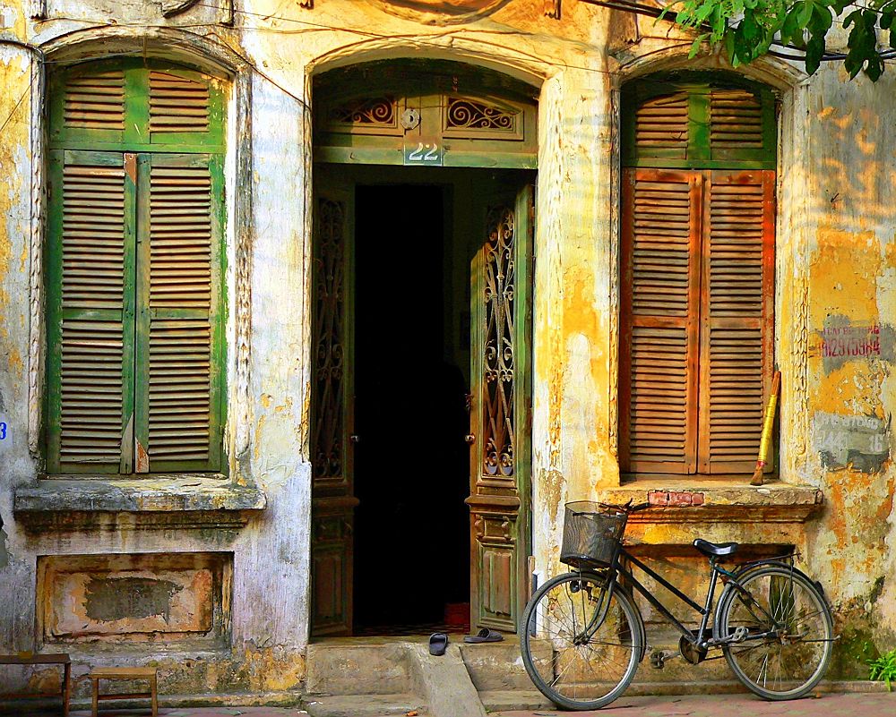 Facade de maison ancienne et vélo à Hanoï - Vietnam