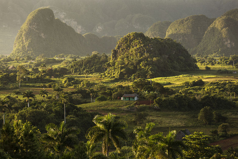 Cuba - Vue sur la vallée Vinales