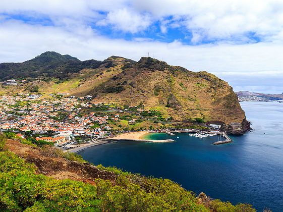 Île Madère - Vue de la baie Machico depuis le point d'observation Francisco Alvares Nobrega