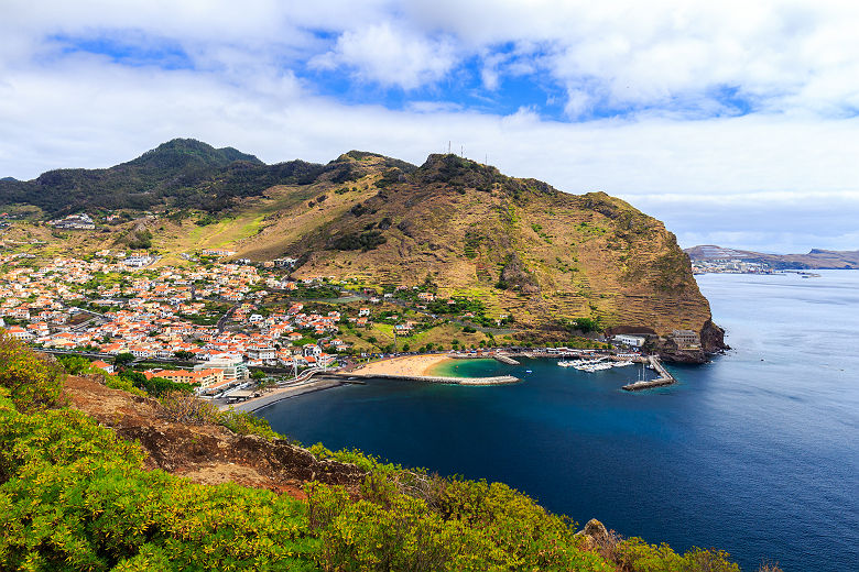 Île Madère - Vue de la baie Machico depuis le point d'observation Francisco Alvares Nobrega